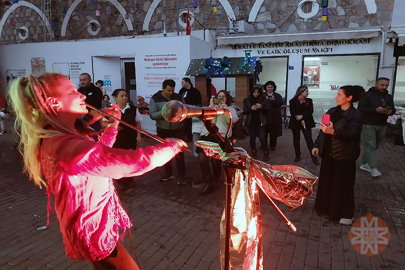 Türkiye Tanıtım Araştırma Demokrasi ve Laik Oluşum Vakfı'nın (TÜLOV) 1. Bodrum Yılbaşı Karnavalı 3