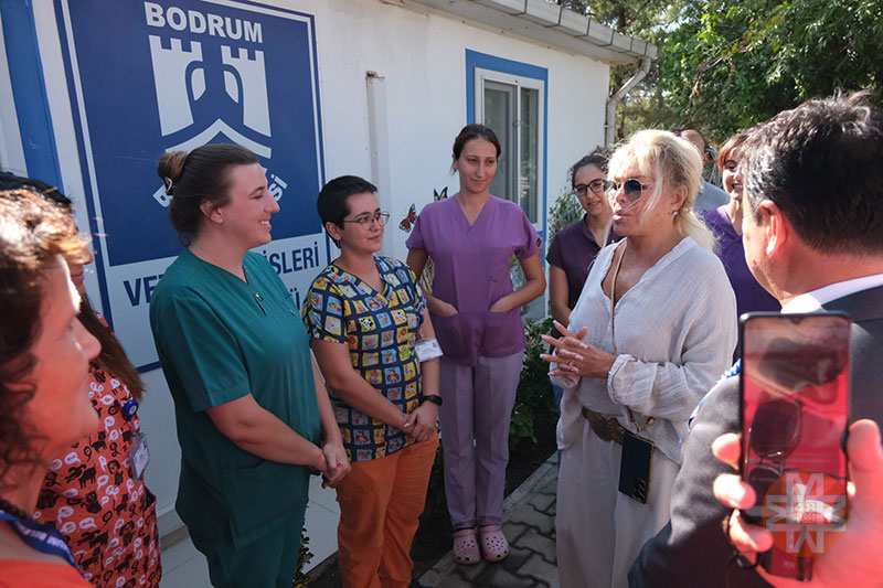 Süperstar Ajda Pekkan'dan barınağa ziyaret 4