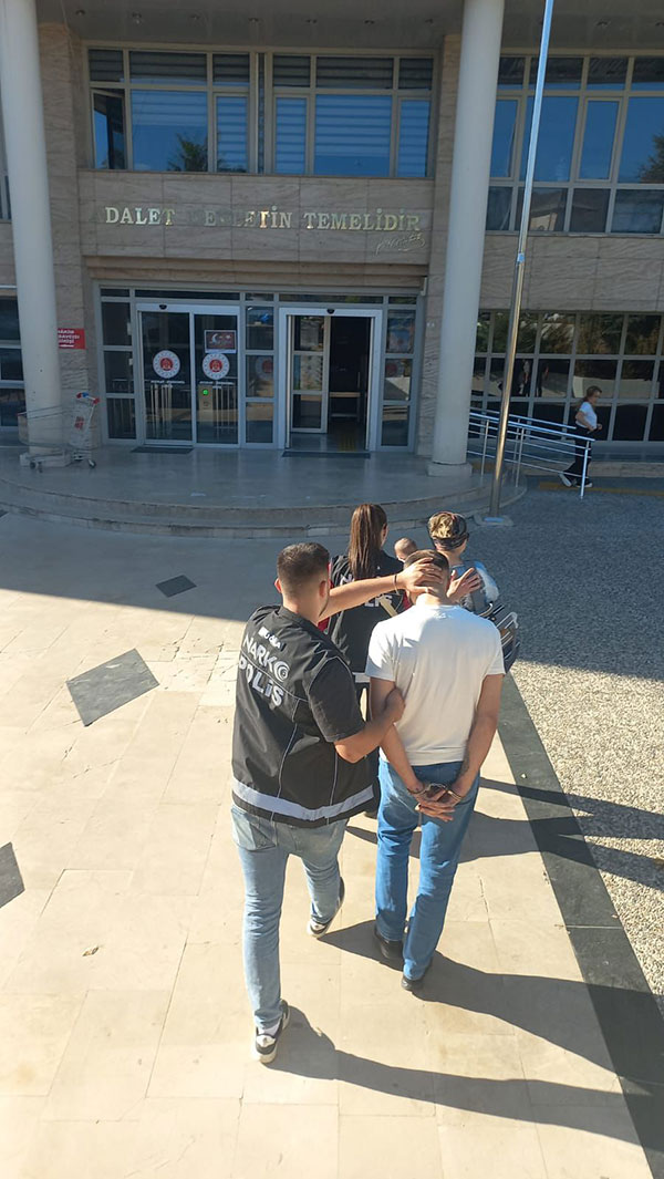 Muğla yolunda uyuşturucu operasyonu 3