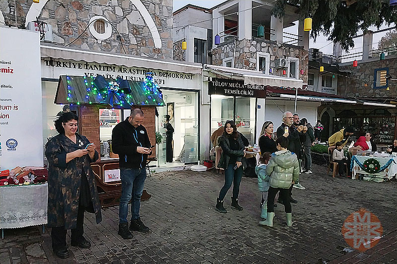 Türkiye Tanıtım Araştırma Demokrasi ve Laik Oluşum Vakfı'nın (TÜLOV) 1. Bodrum Yılbaşı Karnavalı 5