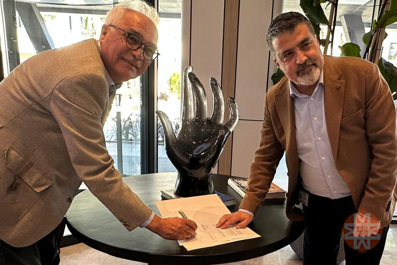 Memorial Bodrum Hastane Direktörü Şerafettin Demiray ile DİSK Dev Emekli Sen Bodrum Şube Başkanı İbrahim Uzun