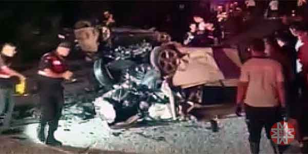 İki araç kafa kafaya çarpıştı; 6 ölü