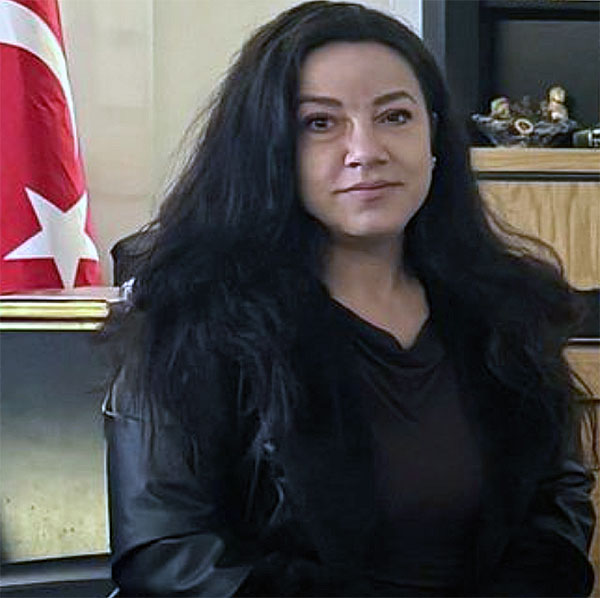 İpek Gezer