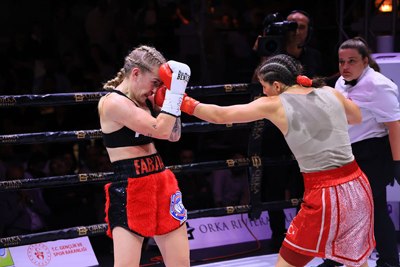 Dünya şampiyonu Seren Ay Çetin